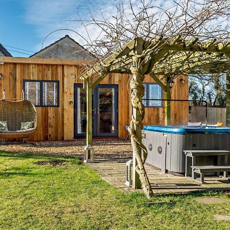 Log Cabin Near Bath Chippenham  Buitenkant foto