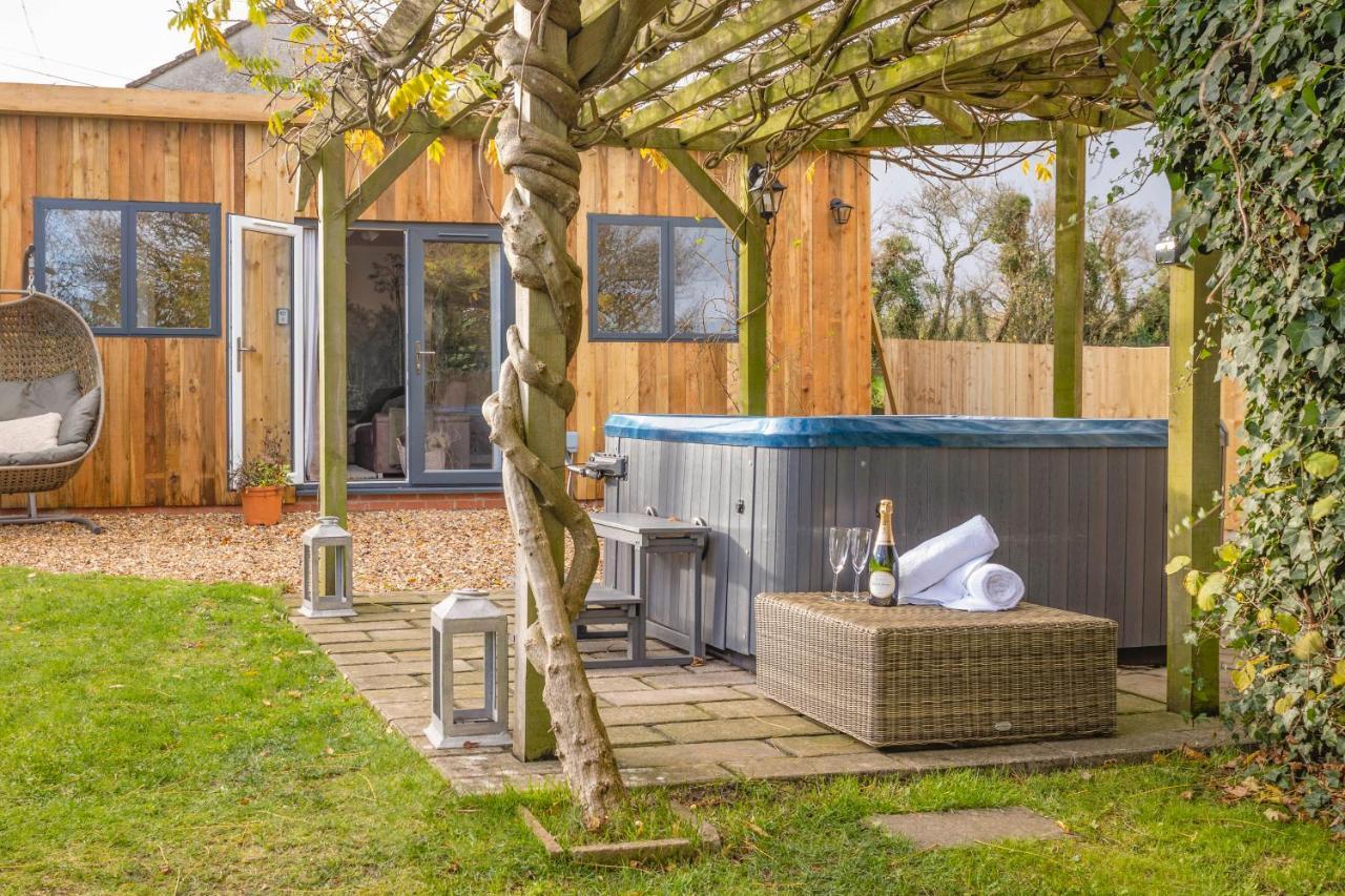 Log Cabin Near Bath Chippenham  Buitenkant foto