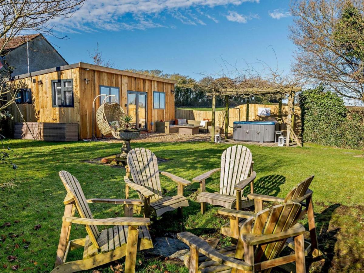 Log Cabin Near Bath Chippenham  Buitenkant foto